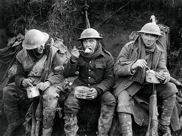 Nagy-Britannia hadba lép