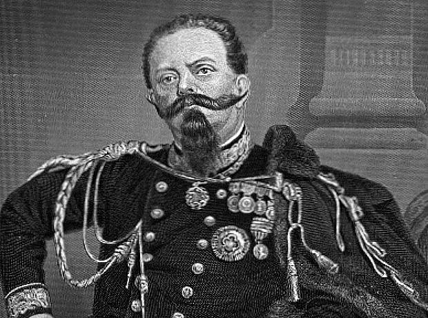 II.Victor Emanuel felmenti Mussolinit