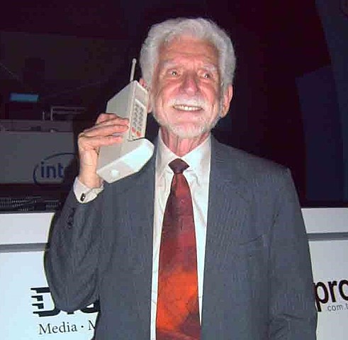 SURGIMIENTO DEL TELÉFONO CELULAR