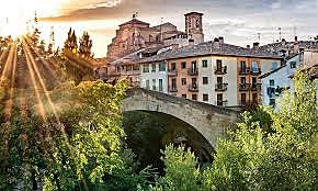 Navarra se convierte en reino independiente.