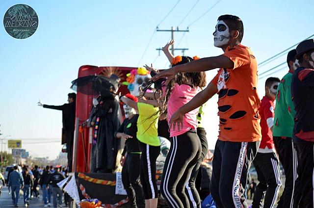 BAILE EN EL DESFILE DE DÍA DE MUERTOS DE MI ESCUELA