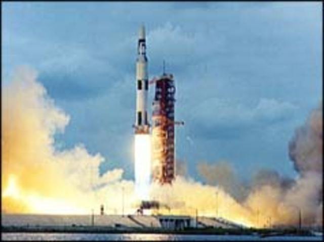 Skylab tumbles back to Earth