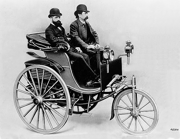 The first car with internal combustion engine