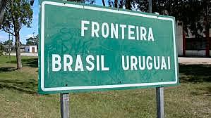Aumento de los controles sanitarios en pasos de frontera con Brasil y en caminos secundarios utilizados como atajos para eludir los controles formales. Realización de muestreos.