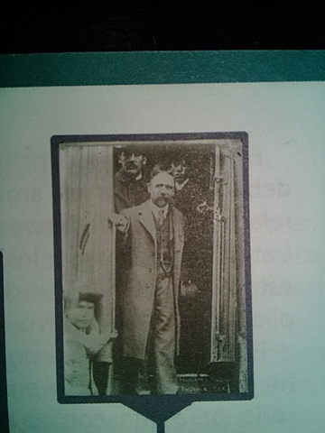 Francisco madero llegando a pachuca invitado por el club antirreleccionista