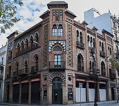 EDIFICIO DE VIVIENDAS Y COMERCIO. MANUEL NOGUEIRA