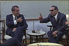 Nueva etapa en la Guerra Fría conocida como Détente.