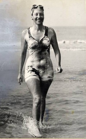 Florence Chadwick swims the English Chanel