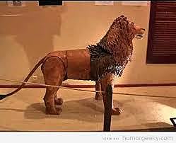 El león mecánico.