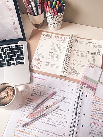 Je fais mes devoirs demain