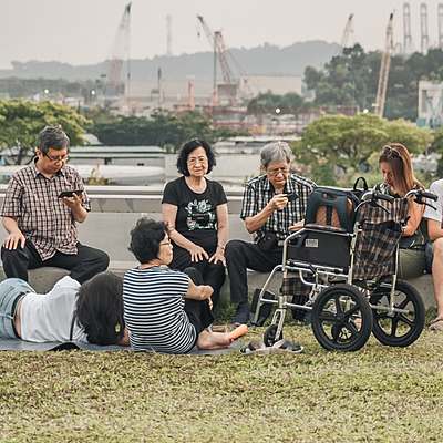 Timeline: Hier, j'ai rendu visite à mes grands-parents.