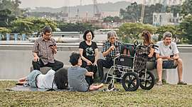 Timeline: Hier, j'ai rendu visite à mes grands-parents.