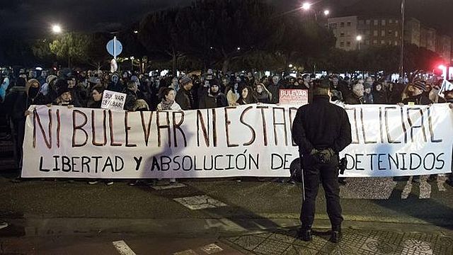Manifestacion en favor de la libertad de los detenidos del dia anterior