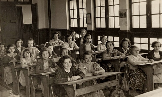 Les primeres mesures educatives i les Missions Pedagògiques