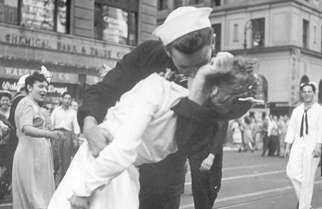 VJ- Day in Time Square, Alfred Einstaedt
