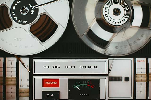 La semaine dernière, j'ai regardé un film.