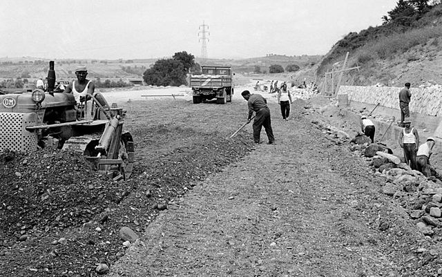 Inizio lavori per l'Autostrada A1 (Autostrada del sole)