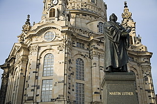 Martin Luther bryter med pavekirken