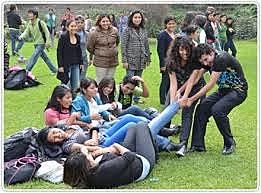 Dec 1191, se crean los “festivales escolares recreativos”,  como un mecanismo de integración poblacional y crea en Santiago de Cali, la Corporación de Recreación Popular, iniciándoce los primeros programas de Parques Recreativos.