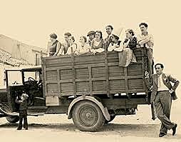 Quines eren les primeres mesures educatives de la II República? Busca informació sobre les Missions Pedagògiques.