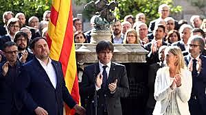 En Barcelona s'investeix a Carles Puigdemont com president de la Generalitat de Catalunya.