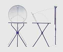 Cumano, tavolo a tre gambe per Zanotta