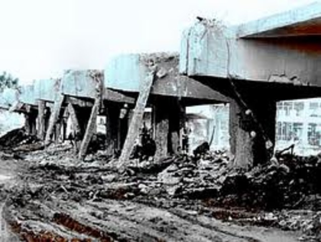 Bomber destroys a US marine compound in Beirut 241 dead