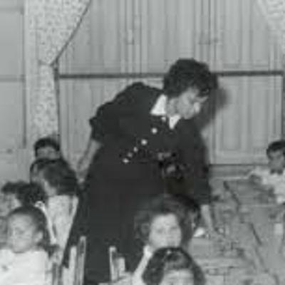 Timeline: ORÍGENES DE LOS JARDINES INFANTILES