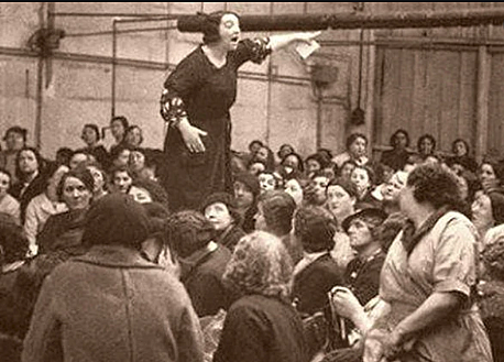 Celebración por primera vez del "Día Internacional de la Mujer"