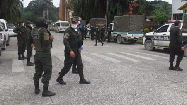 Gobierno, Gobernación y cocaleros acuerdan el ingreso de policías al Chapare