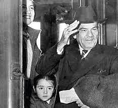 Se exilia a Plutarco Elias Calles