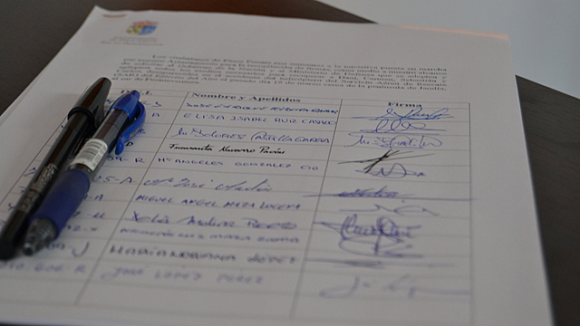 Asociación Vecinal la Eras de Gamonal y Cristina Bilbao Puente recogen firmas contra la construcción del Bulevar en Calle Vitoria