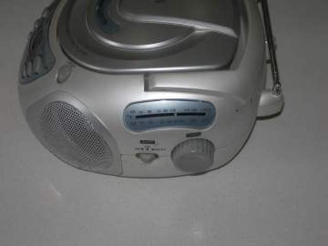 Reproductor de CDs y cassettes portátil