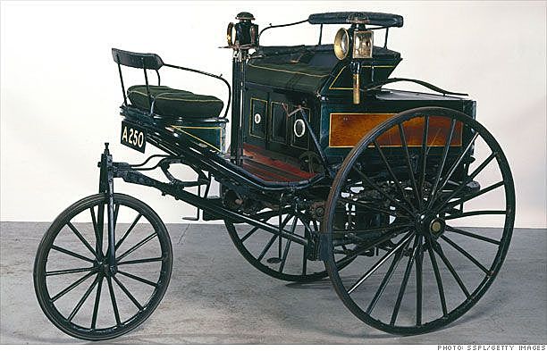 First car with internal combustion engine