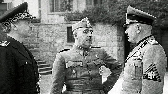 Franco s'entrevista amb Mussolini a Bordighera.