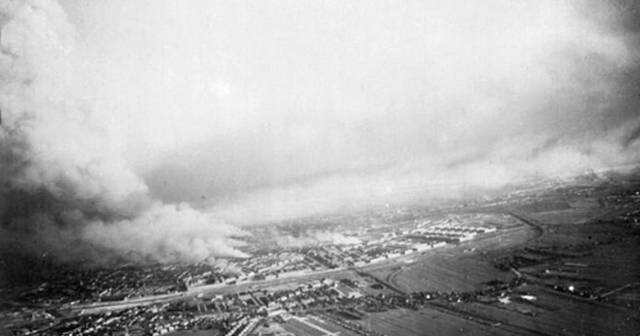 Hollandia kapitulál