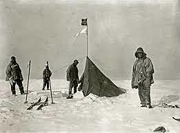 Roald Amundsen y su equipo son los primeros en llegar al Polo Sur