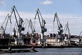 La Naval irekitzen da.