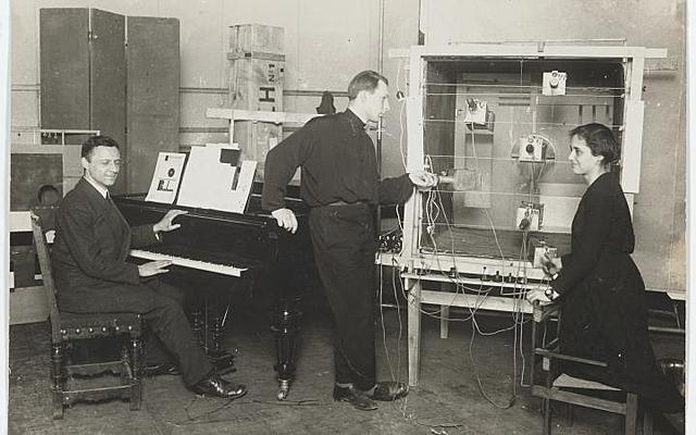 Ludwig Hirschfeld-Mack e Kurt Schwerdtfeger - Reflektorische Lichtspiele