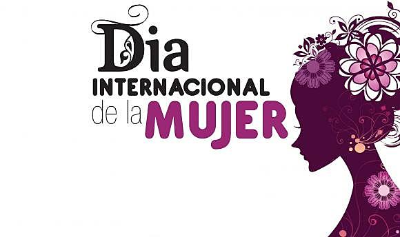 Celebración por primera vez del Día Internacional de la Mujer