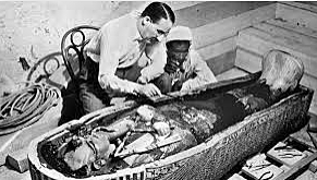 Howard Carter descubre la tumba de Tutankamón