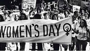 Celebración por primera vez del Día Internacional de la Mujer