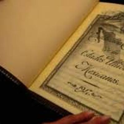 Timeline: Las constituciones mexicanas.