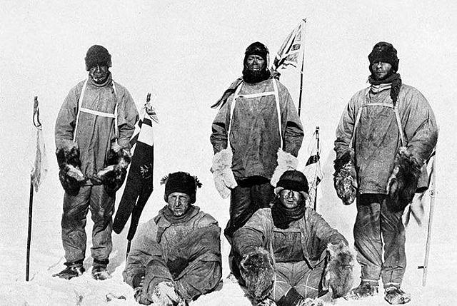 Roald Amundsen y su equipo son los primeros en llegar al Polo Sur