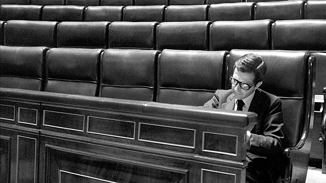 El presidente Adolfo Suárez se dimite