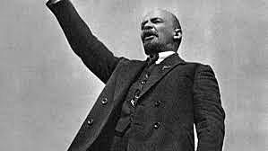 Triunfo final de Lenin/ Primera Constitución de la URSS