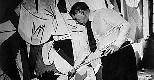 Picasso pinta " El Guernica"