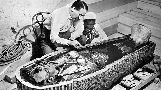 Howard Carter descubre la tumba de Tutankamón