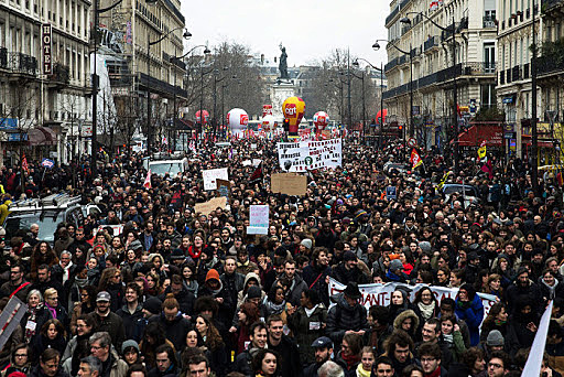 Aparecen la primeras organizaciones juveniles obreras (Francia).