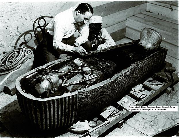 Howard Carter descrube la tumba de Tutankamón